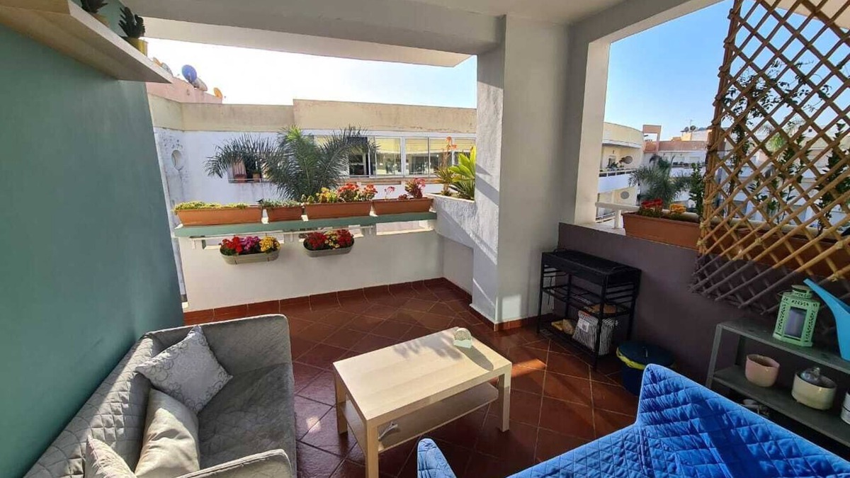 Pont Blondin Apartment | Magnificent apartment with terrace and pool view