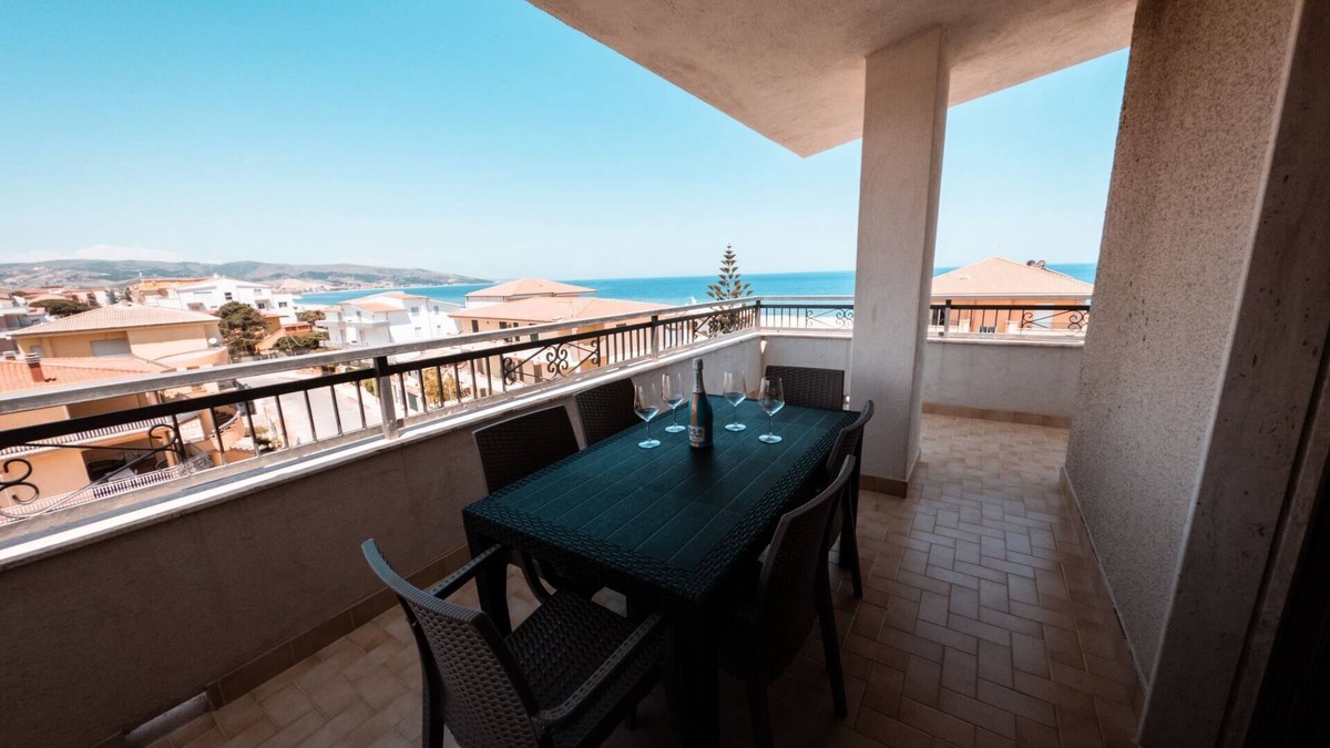 Marina di Strongoli Apartment | Magnificent Apartment thirty meters from the sea