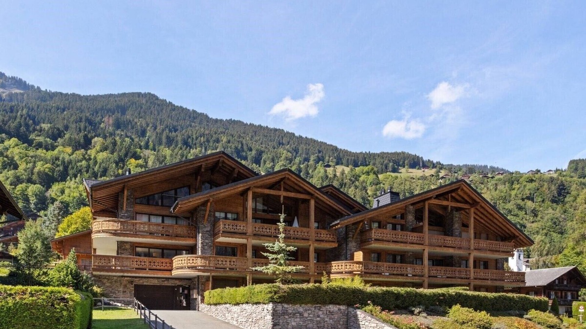 Champery Apartment | Magnificent apartment with jacuzzi at the foot of the Champéy gondola - By Mrs Miggins