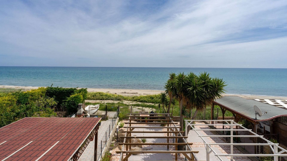 Strongoli Apartment | MAGNIFICENT APARTMENT - SEA FRONT