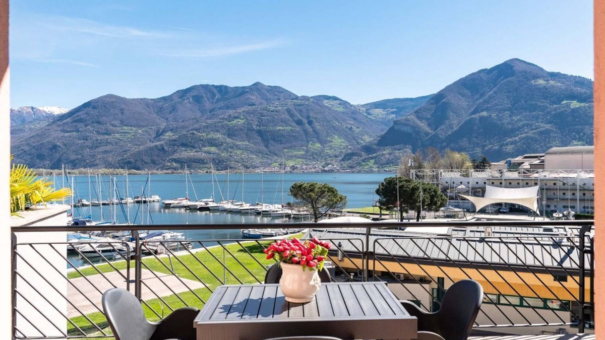 Lovere Apartment | magnificent apartment with terrace overlooking the lake