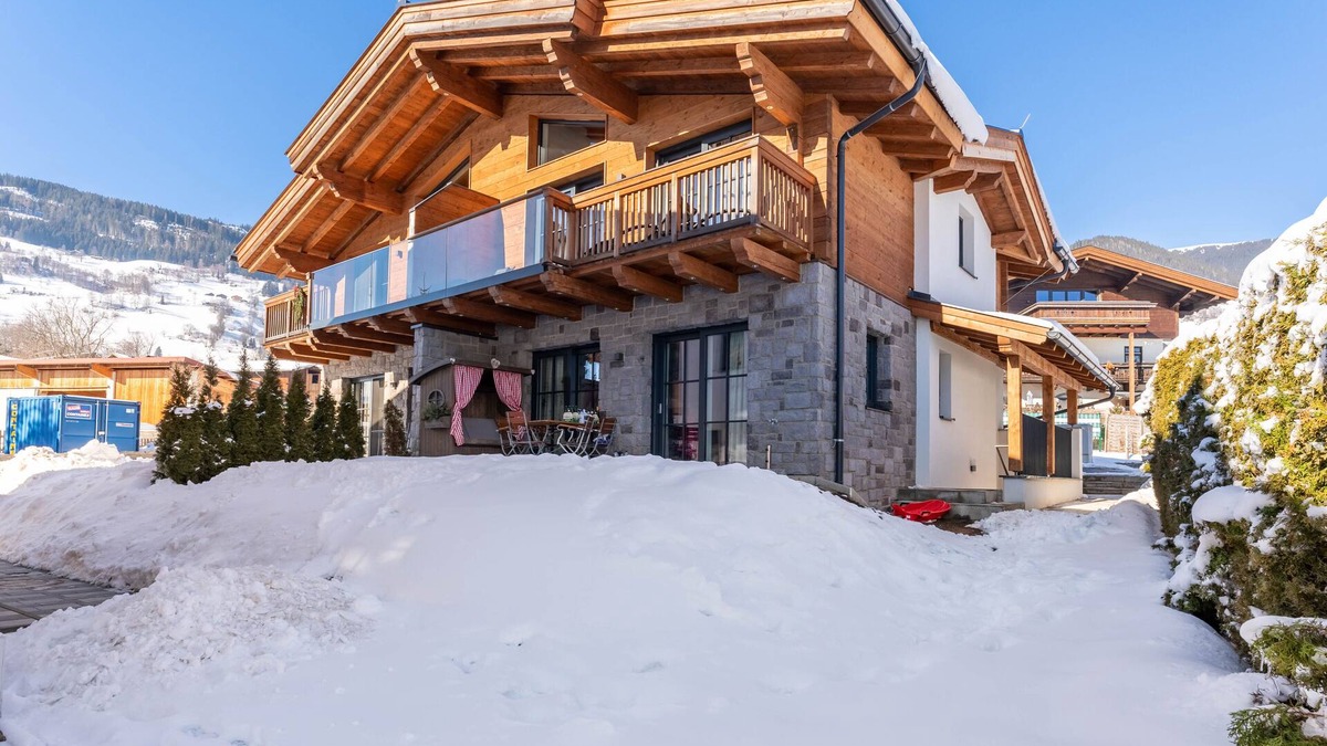 Walchen Ski Chalet | Magnificent chalet with wellness and bar
