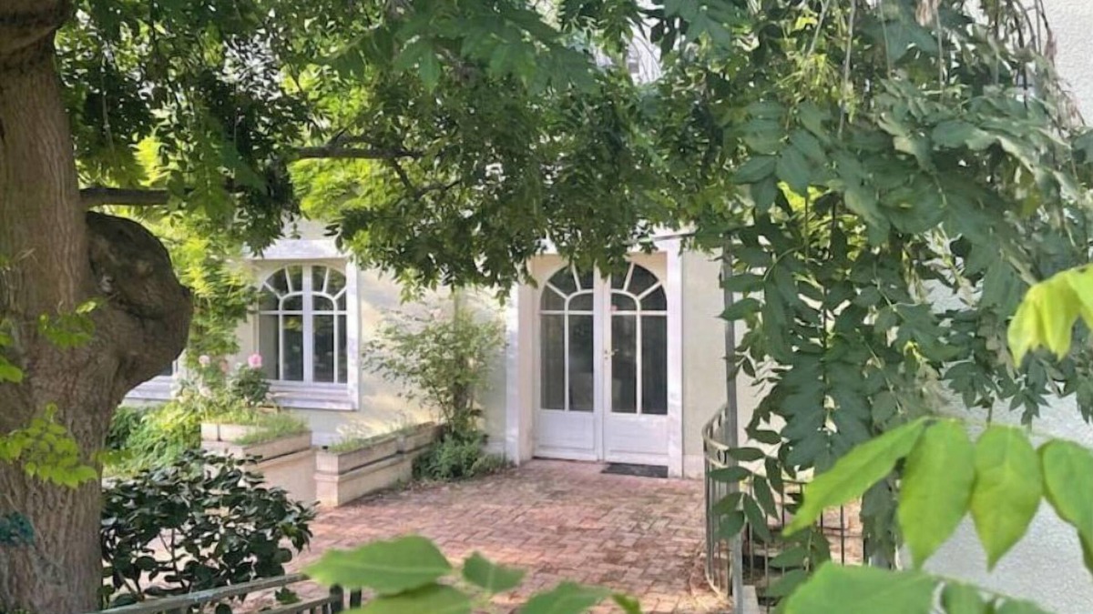 Dreux Villa | Magnificent Charming Residence by the Water, Less than 1 Hour from Paris
