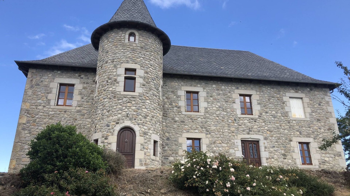 Lanobre House | Magnificent chateau-style house in the heart of the Auvergne mountains