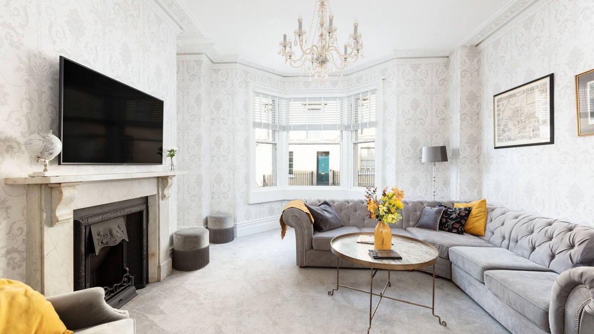 Bath House | Magnificent City Centre Townhouse