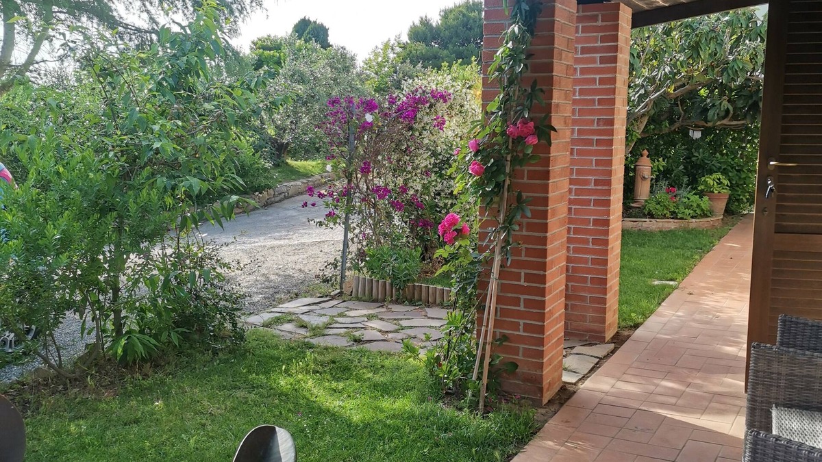 Orbetello House | Magnificent cottage surrounded by greenery just 4 km from Talamone.