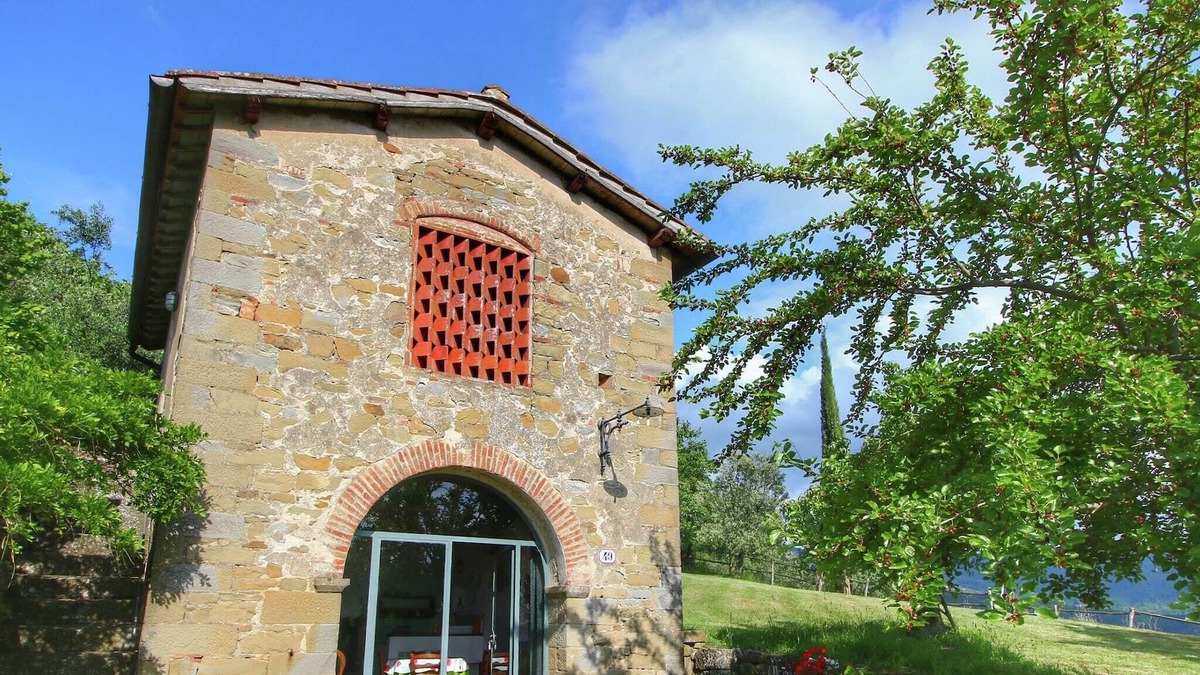 Petrognano Cottage | Magnificent detached house with panoramic views