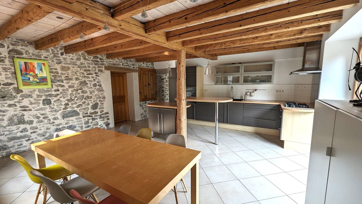 Allonzier-la-Caille Other | Magnificent renovated farmhouse near Annecy, between lakes and mountains+2 private parking lots.