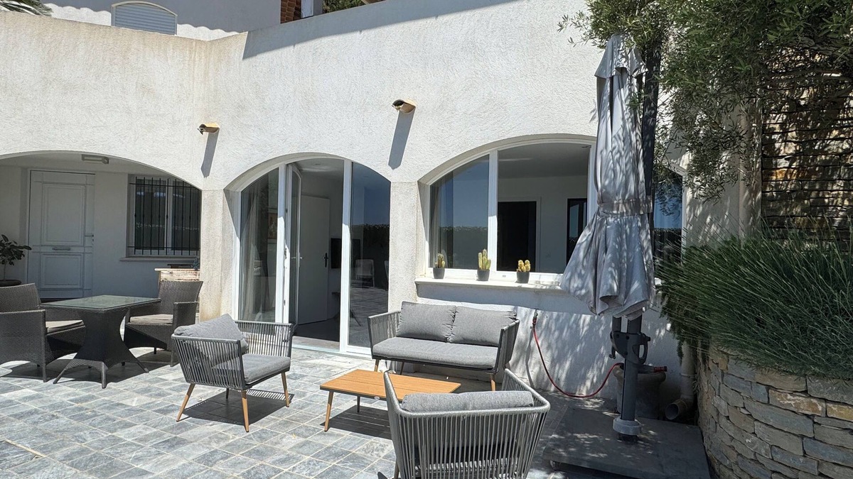 La Londe-les-Maures House | Magnificent Apartment in villa with Sea & Golf view