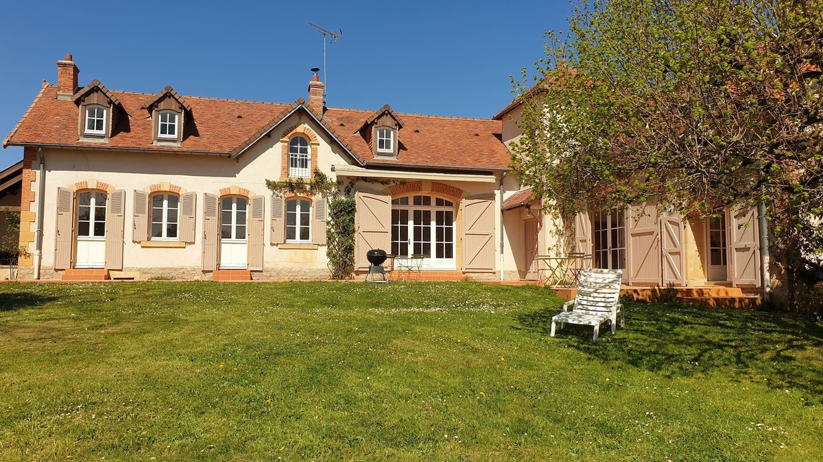 La Motte-Saint-Jean House | Magnificent property for rent 300m², sleeps 13 South Burgundy