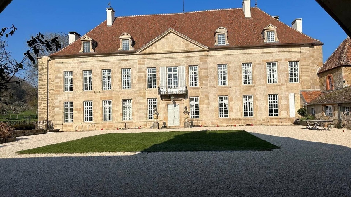 Villegusien-le-Lac Other | Magnificent château between Burgundy and Haute-Marne with park and swimming pool.