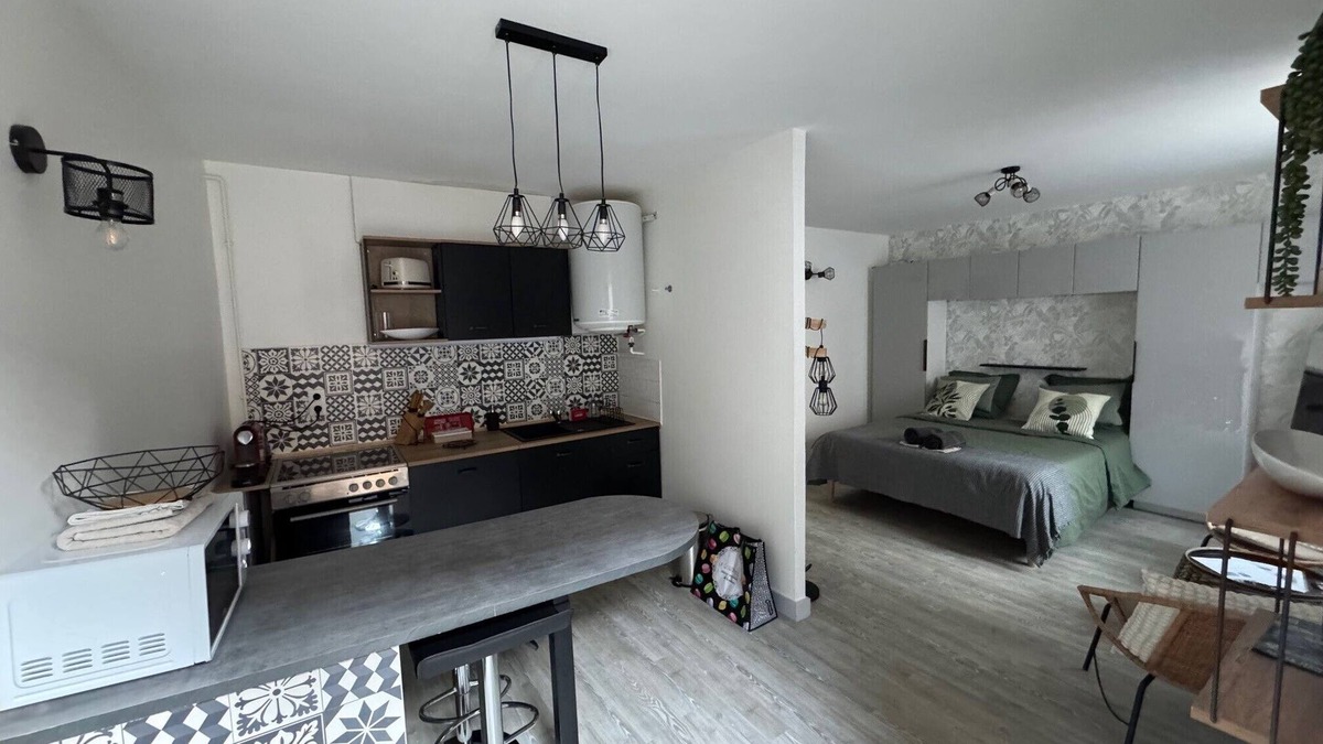 Besancon Old Town Apartment | Magnificent ground-floor studio in the heart of the loop and close to the citadel