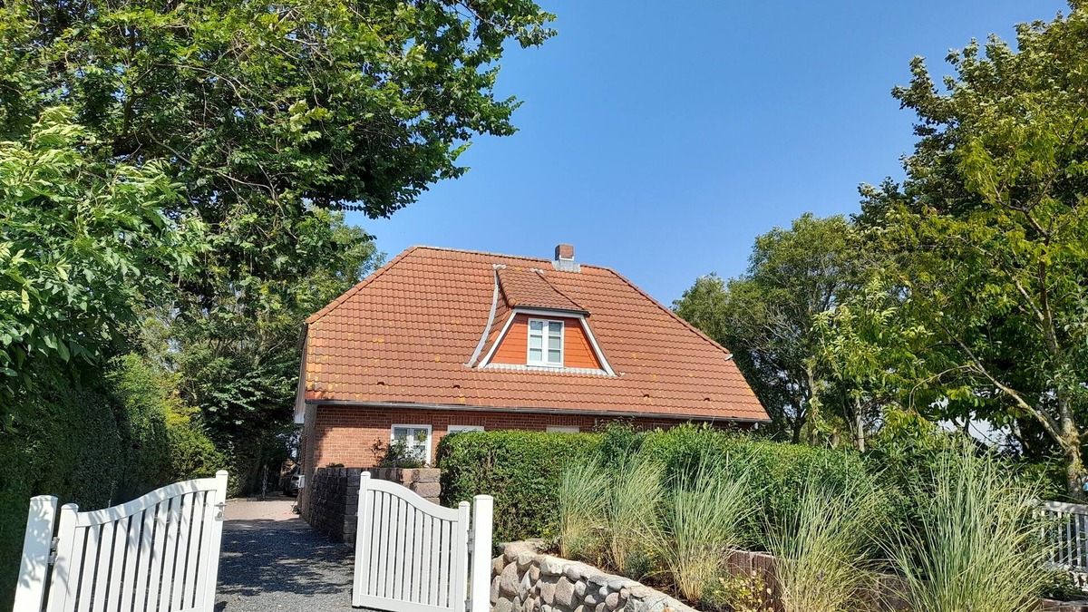 Osterhever House | Magnificent location: cozy cottage with charm