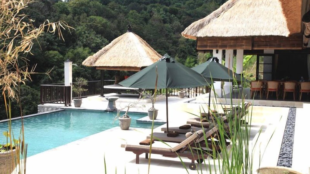 Temukus Villa | Magnificent Luxury Villa With Large Pool, Staff & Stunning Sea View!