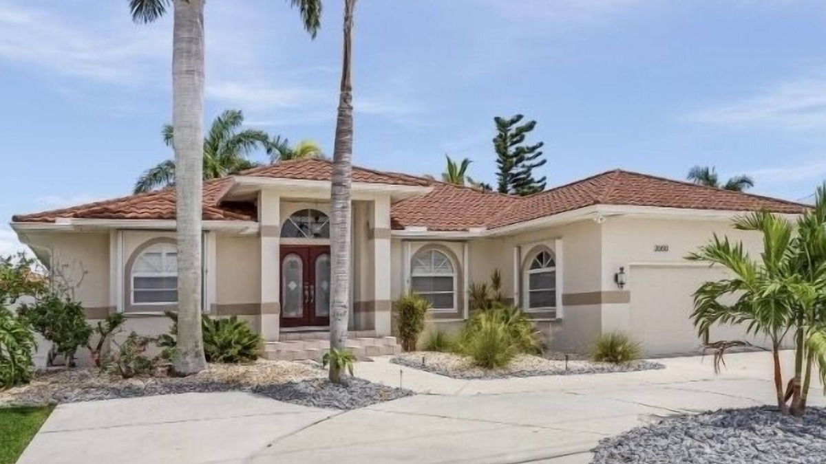 Punta Gorda House | MAGNIFICENT! LUXURY WATERFRONT HOME;BIG HEATED POOL-80’ DOCK! 5 MIN FISH VILLAGE