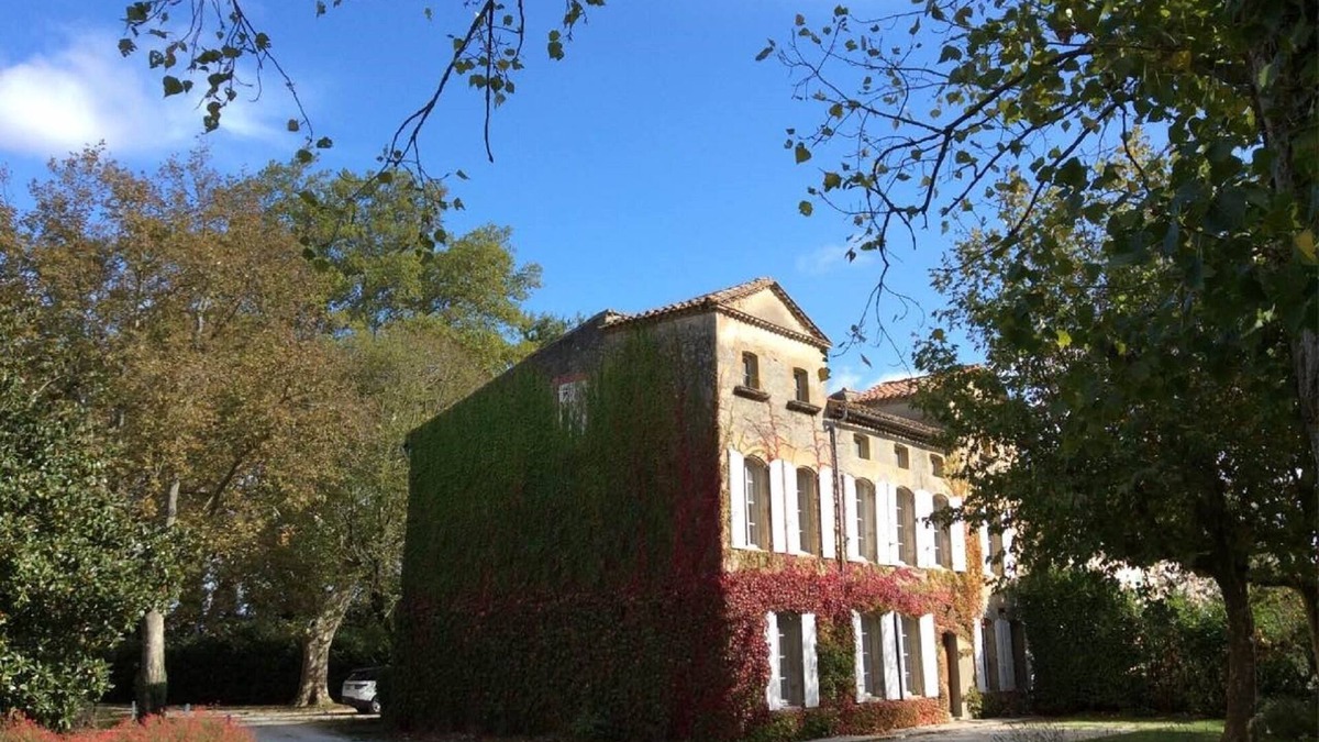 Ricaud House | Magnificent Maison de Maitre in a wonderful private parkland with a heated pool.