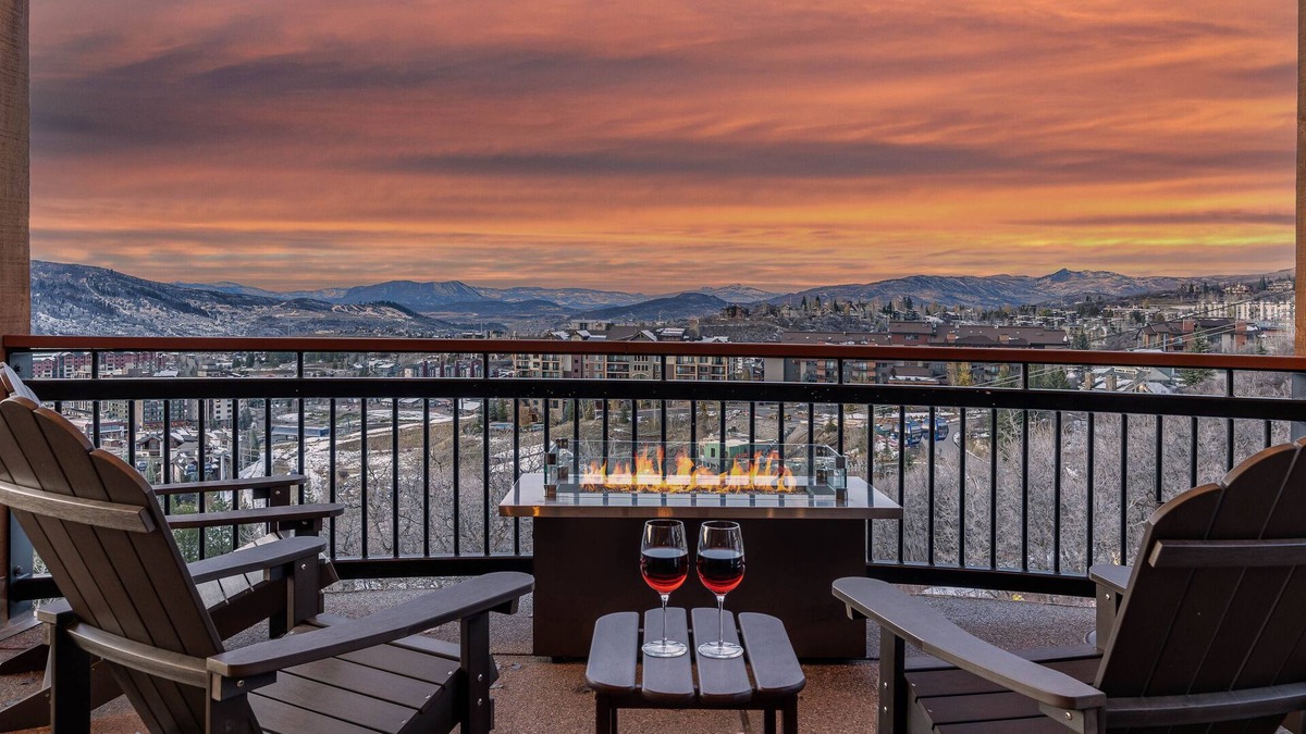 Steamboat Springs House | Magnificent Mountain Retreat + Sleeps 32 + Close to skiing - Falconhead Grande