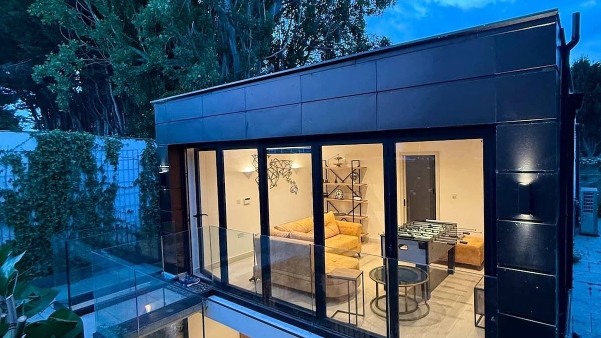 South Woodford House | Magnificent Modern House