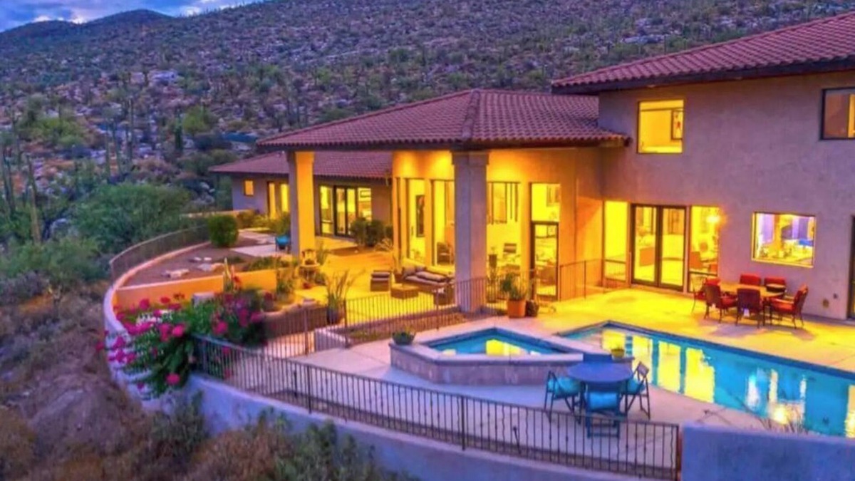 Tucson House | MAGNIFICENT MOUNTAINSIDE ESTATE W/STUNNING VIEWS!
