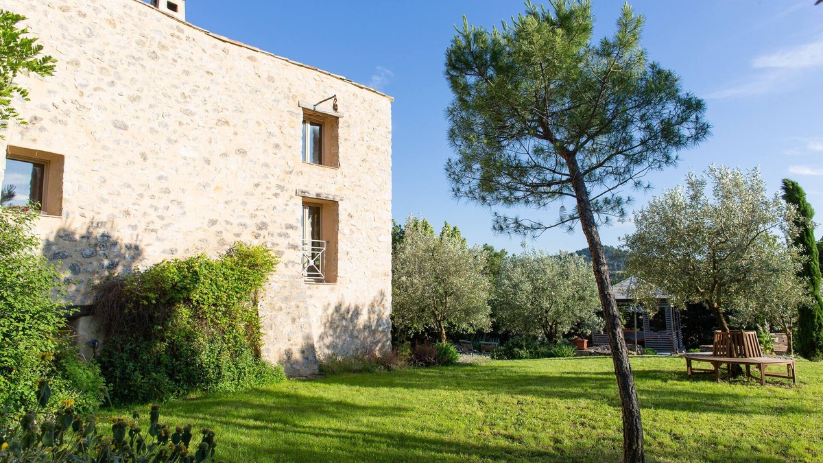 Beauvoisin House | Magnificent Provencal farmhouse with swimming pool, bar and cinema. 14-18 pax 4*