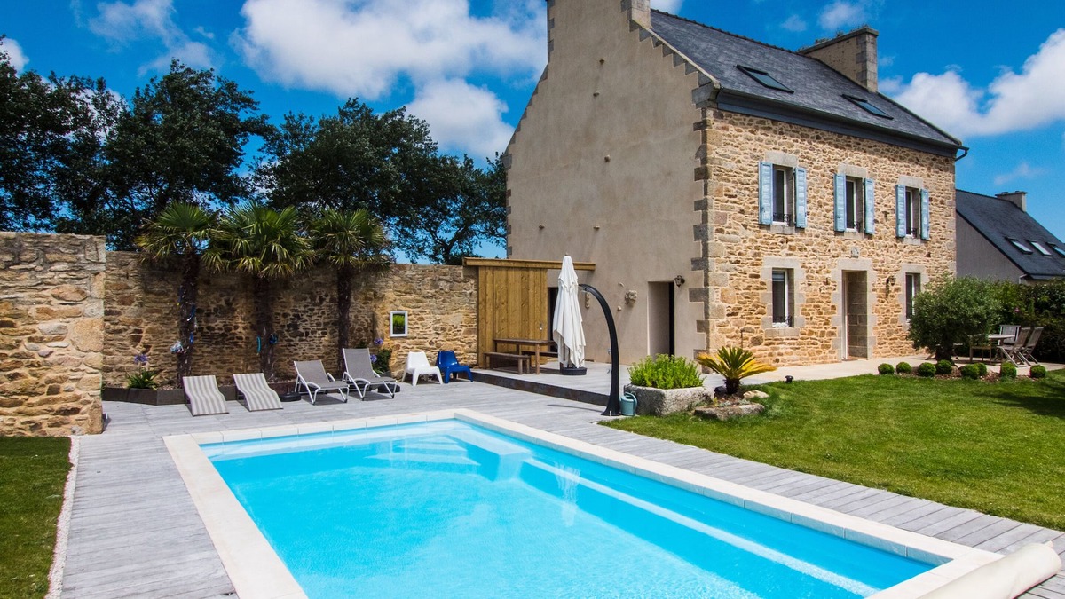 Plouneour-Trez Villa | Magnificent renovated 4* villa with heated swimming pool. Ideal for families!