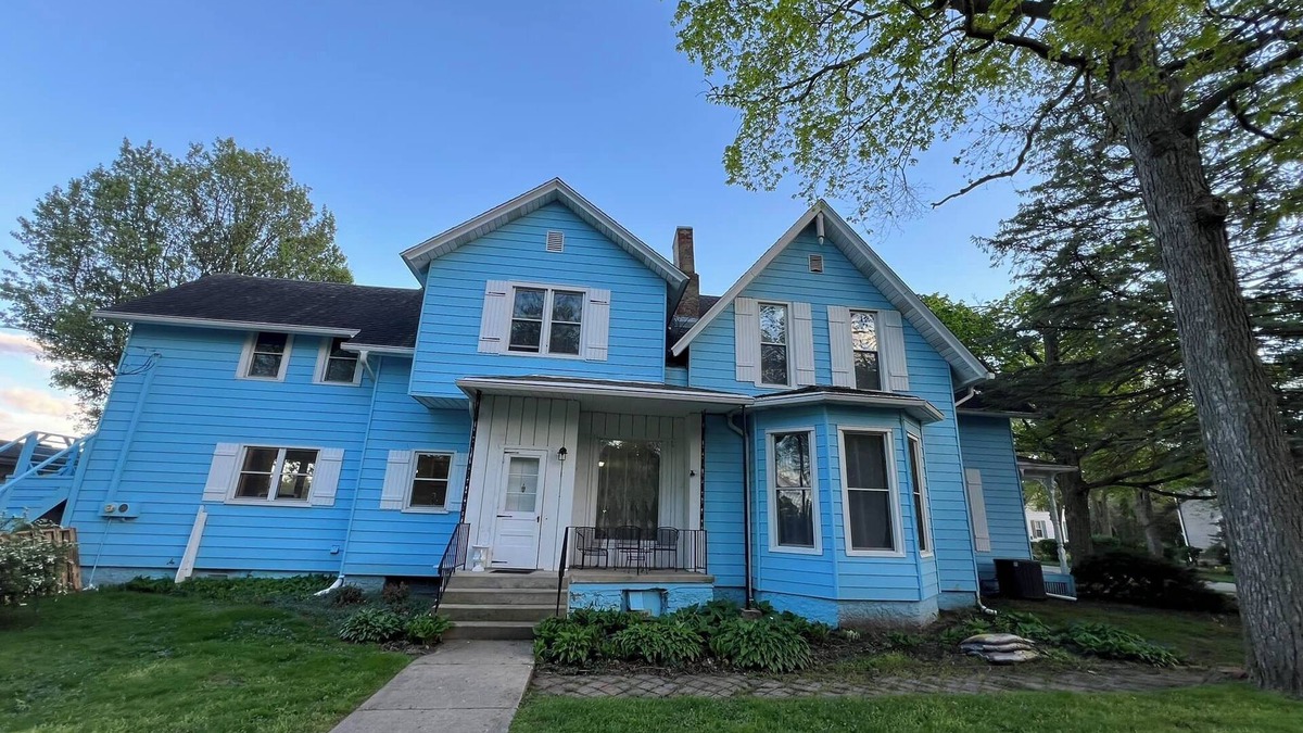 Ottawa House | Magnificent Riverfront Victorian House steps from downtown Ottawa !