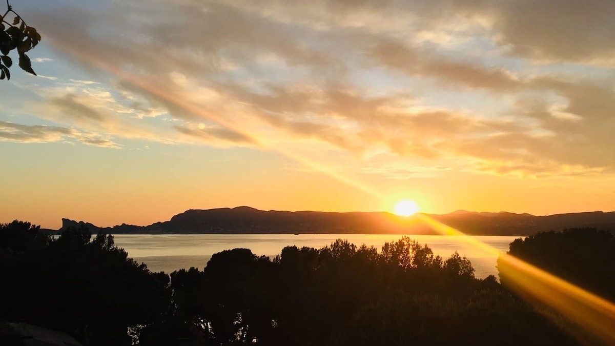 La Madrague Apartment | Magnificent studio with sea view, air conditioning and swimming pool