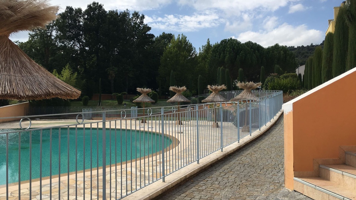 Greoux-les-Bains Apartment | Magnificent studio in a 4-star tourist residence in Provence