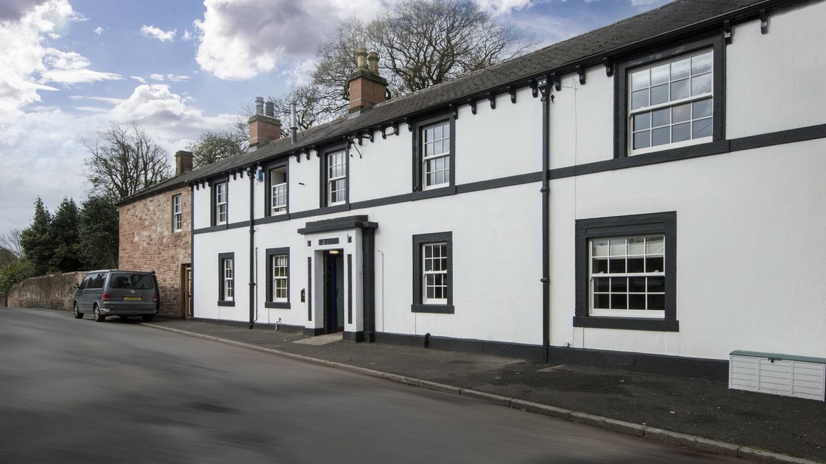 Annan House | Magnificent stone built house for 10-17 on the stunning Annandale way