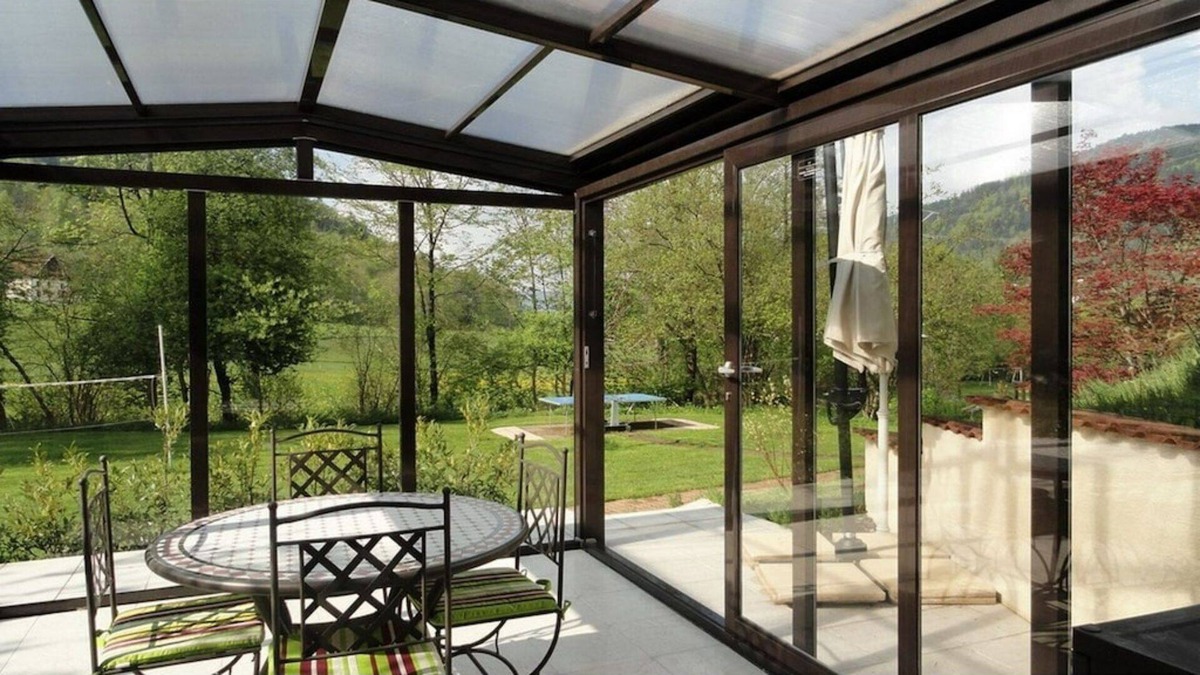Le Menil Apartment | Magnificent studio with swimming pool in idyllic setting