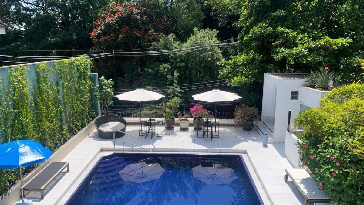 Morumbi House | Magnificent suspended pool in Morumbi overlooking the Atlantic Forest