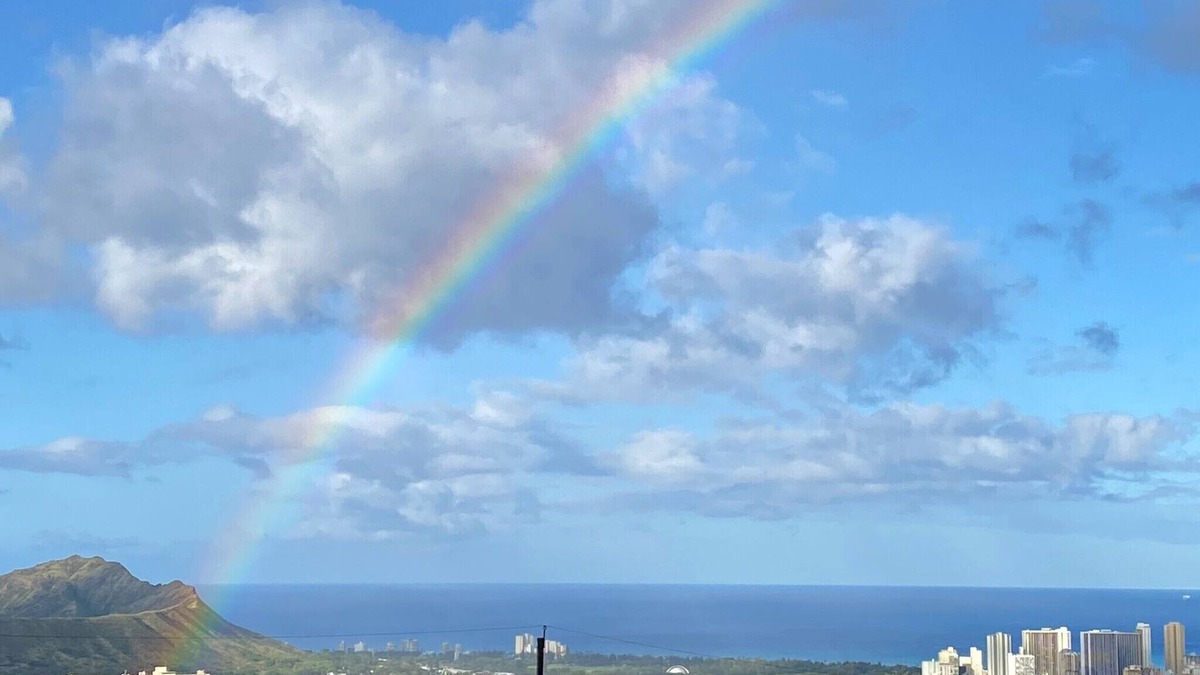 Maunalani Heights House | Magnificent views, spacious and breezy, affordable 3-bedroom home in Paradise