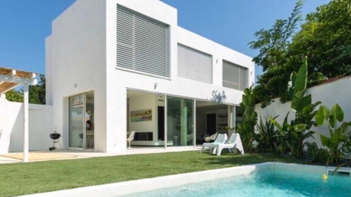 8th Arrondissement House | Magnificent villa 2 steps from the sea