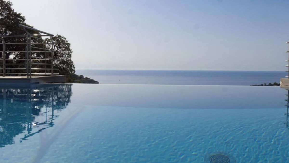 Tarcu Villa | MAGNIFICENT VILLA 350 M2-MOUNTAIN SEA VIEW 10 to 20 pers Prox. Ste Lucie P-Vecchio