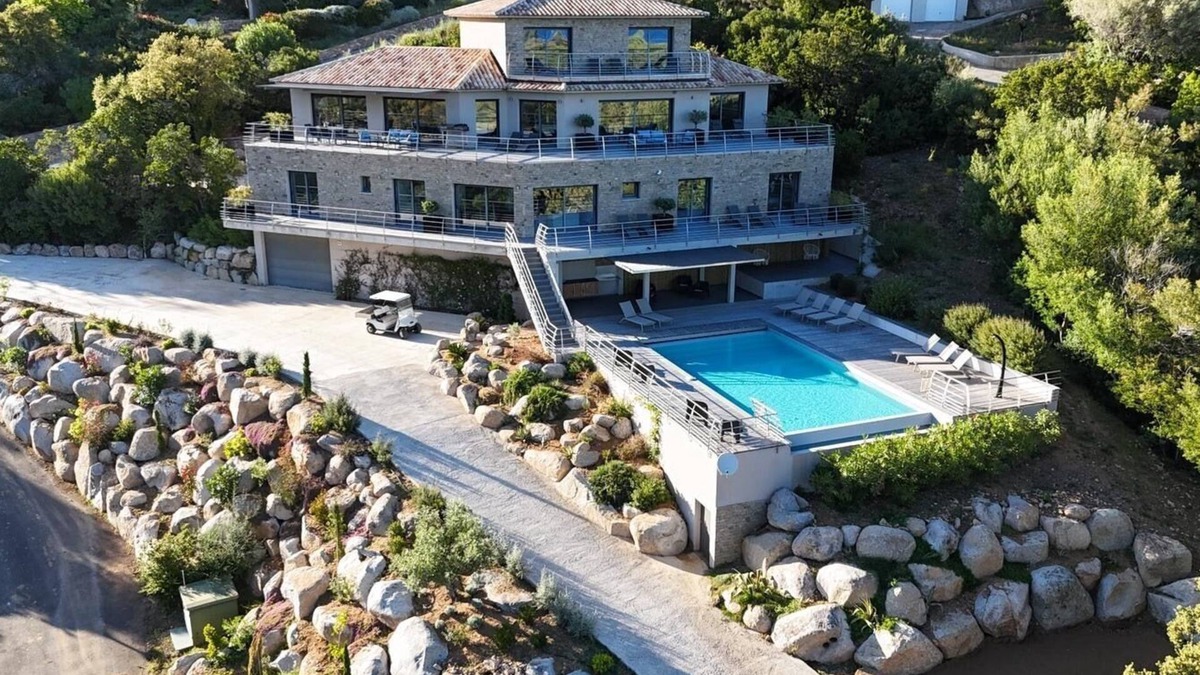 Tarcu Villa | Magnificent Villa 400 m from the sea