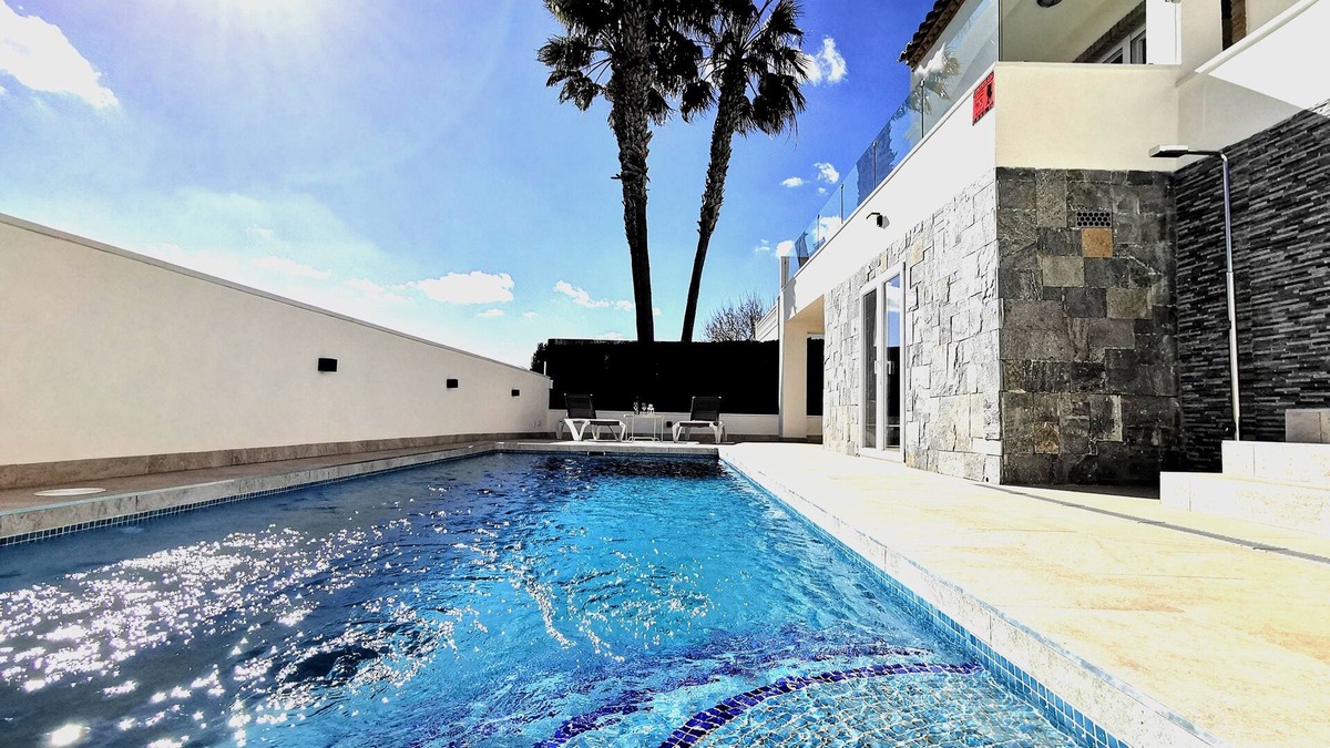 Orihuela Costa Villa | Magnificent villa in Orihuela Costa close to everything with heated pool*