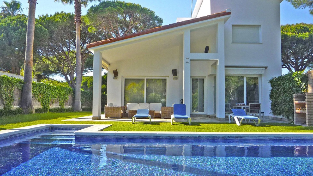 Cabo Roche Villa | Magnificent villa in urb. Roche with private pool at 500 m. from the beach, Wi-Fi.