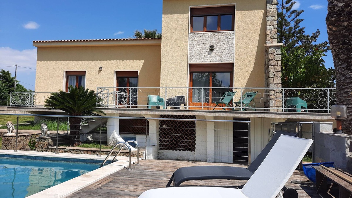 Solaro Villa | Magnificent villa with swimming pool and summer kitchen.