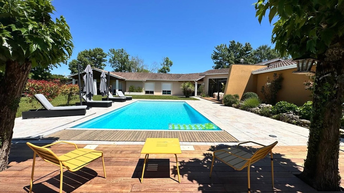 La Brede Villa | Magnificent villa with pool and spa near Bordeaux