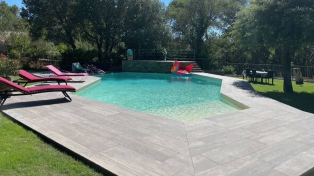 Uchaux Villa | Magnificent villa with infinity pool/Magnifique villa avec piscine privée