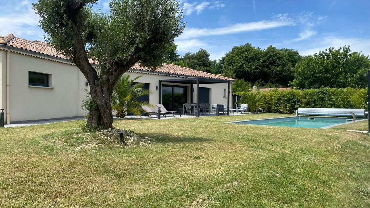 Upie Villa | Magnificent Villa with Swimming Pool in Upie