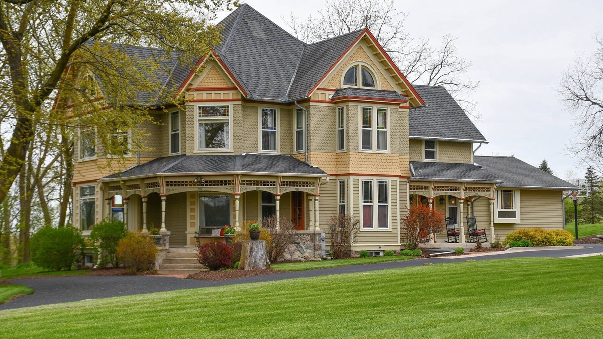 Wales House | Magnificently restored, charming, 8+ Bed-Victorian on a beautiful 1.5 acres.