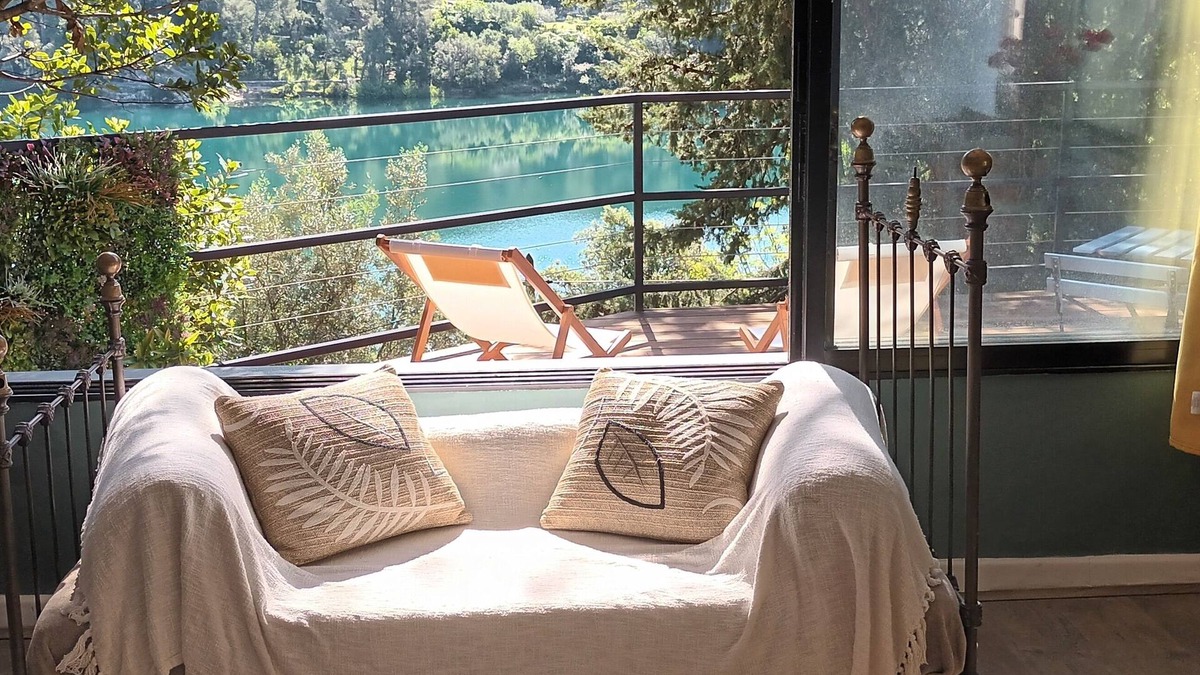 Le Revest-les-Eaux Apartment | Magnificient vue of the lake