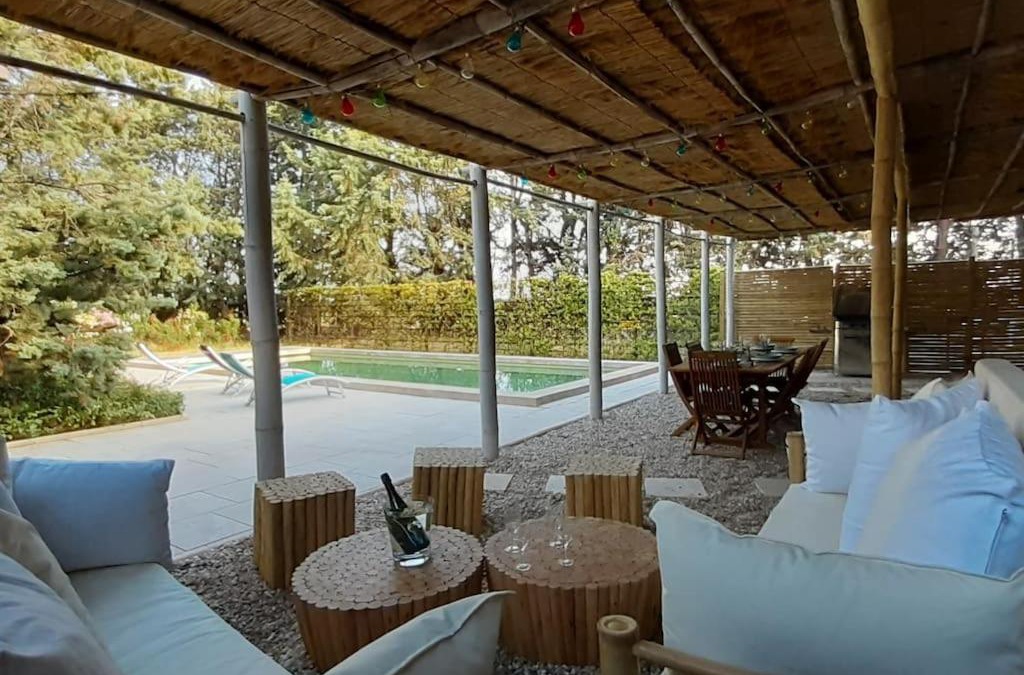 Meynes House | Magnifique coin de mas avec piscine privative