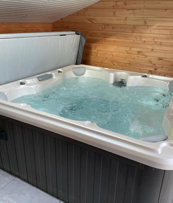 Hillion Villa | Magnifique corps de ferme rénové avec Jacuzzi