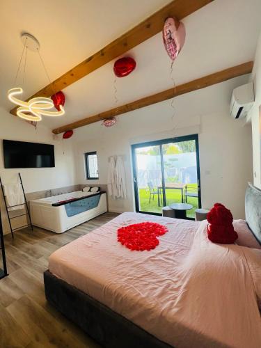 Les Camoins Bed & Breakfast | Magnifique loveroom