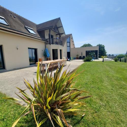Saint-Pois Villa | Magnifique villa avec piscine intérieure