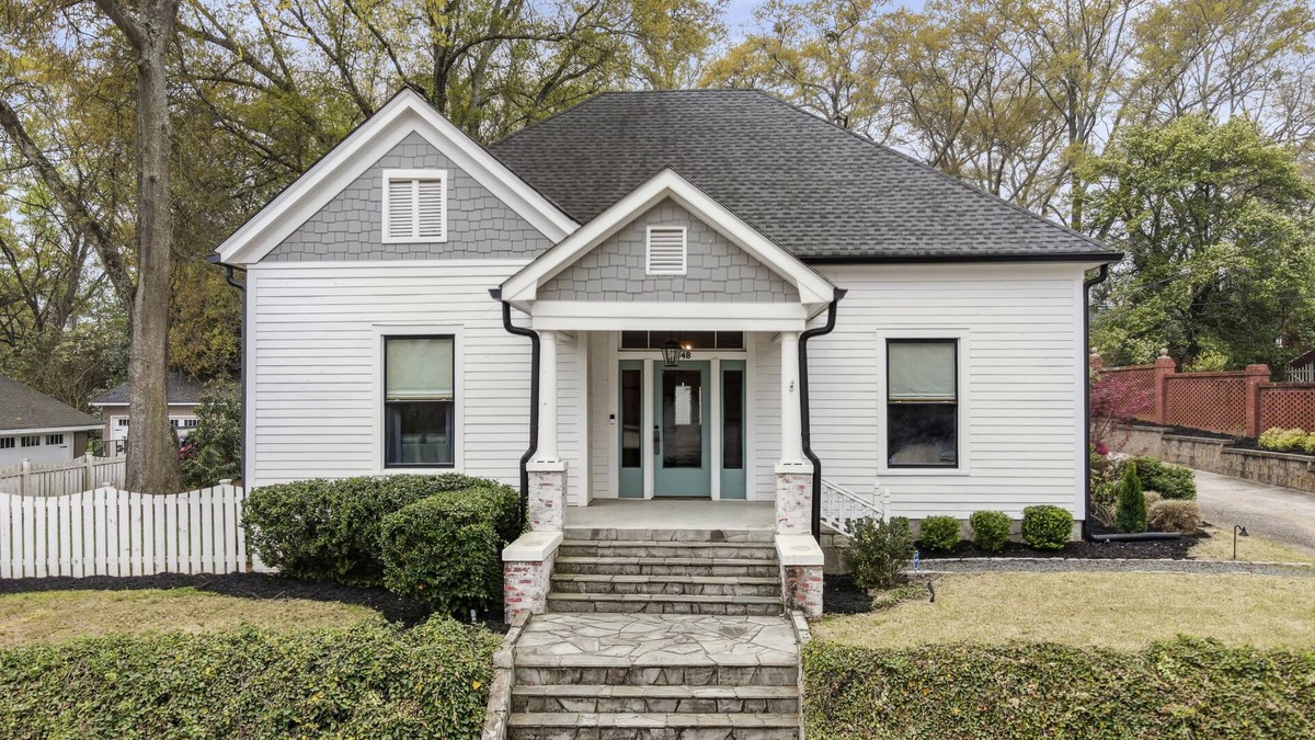 Covington House | Magnolia Cottage - in the heart of Mystic Falls & Covington Square!