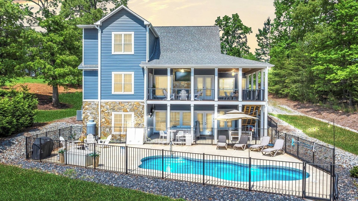 Moneta House | Magnolia Cove, New Lakefront Luxury w/Covered Decks + Heated Salt Water Pool, Fire Pit & Dock!