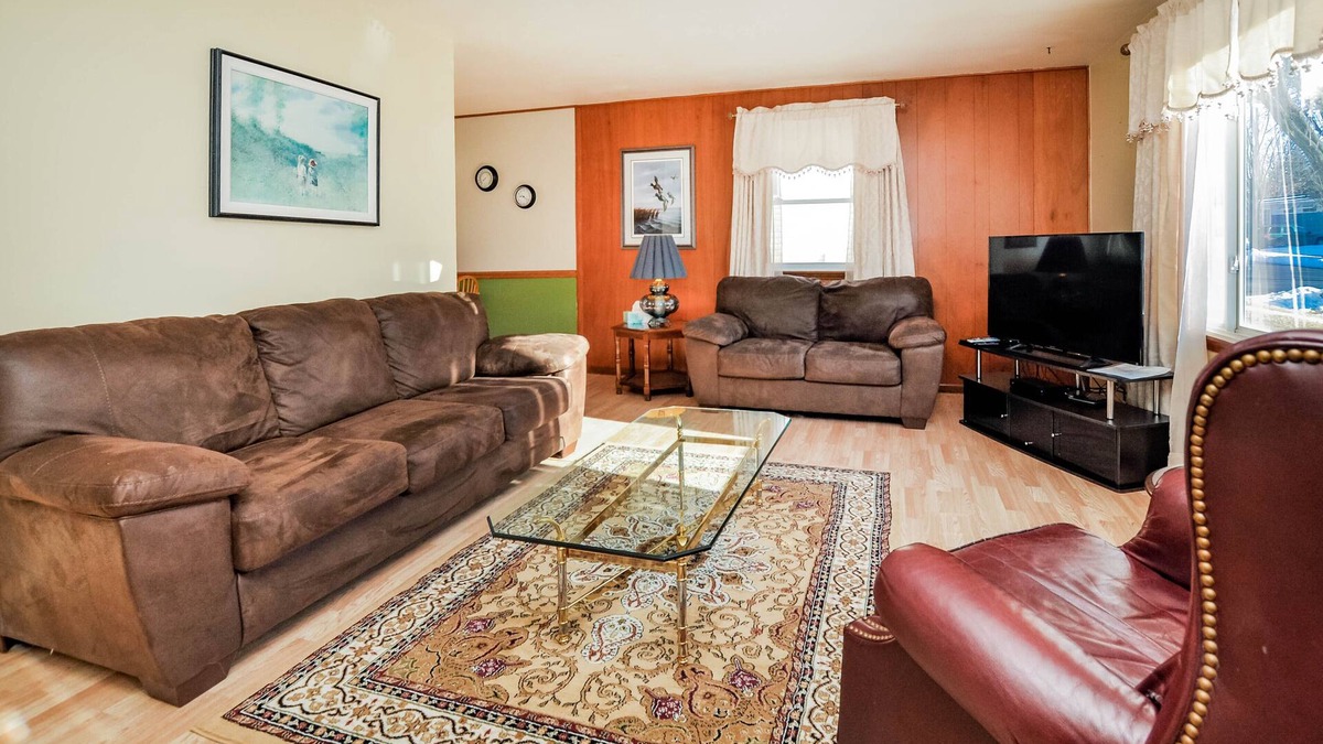 Rochester House | Magnolia House-4 Bdrm, 2 Bath - 2 Miles from Mayo Clinic/St. Mary's